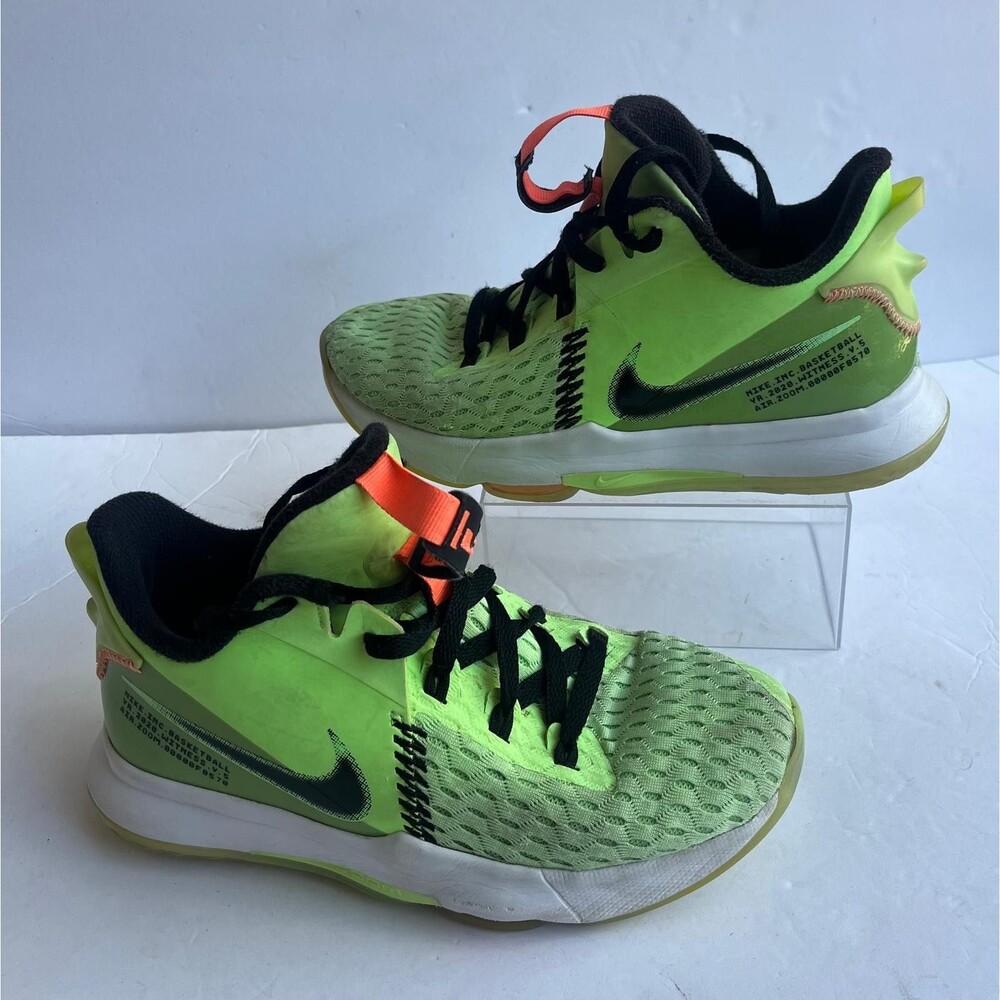 Boy’s Nike LeBron Witness 5 Grinch Basketball Sneakers/Shoes 6Y